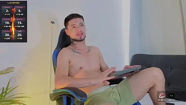 EdwardRoss  online show from April 2026 09:28:01 PM