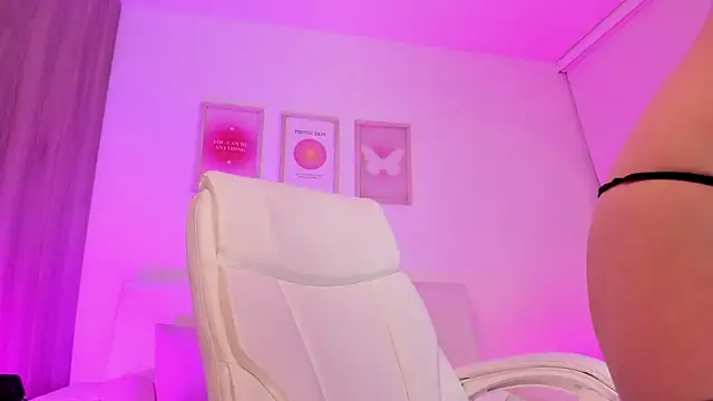 Steff London online show from March 2025 12:19:01 AM