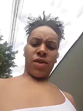 Julia Pretinha online show from September 2025 12:49:02 PM