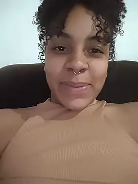 Julia Pretinha online show from December 2025 01:04:02 PM