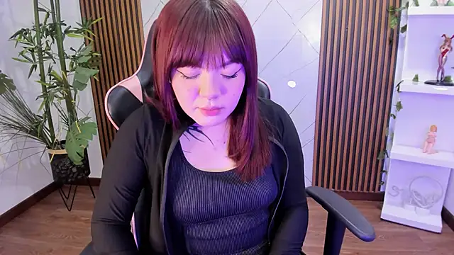 Snapshot of Fluffy_Bubble21 chatting on February 2025 04:12:01 AM Fluffy Bubble21 online show from February 2025 04:12:01 AM
