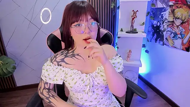 Snapshot of Fluffy_Bubble21 chatting on February 2025 04:09:02 AM Fluffy Bubble21 online show from February 2025 04:09:02 AM