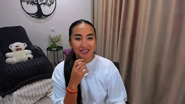 worldofkim online show from October 2025 10:46:02 AM