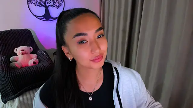 worldofkim online show from October 2025 07:36:02 PM