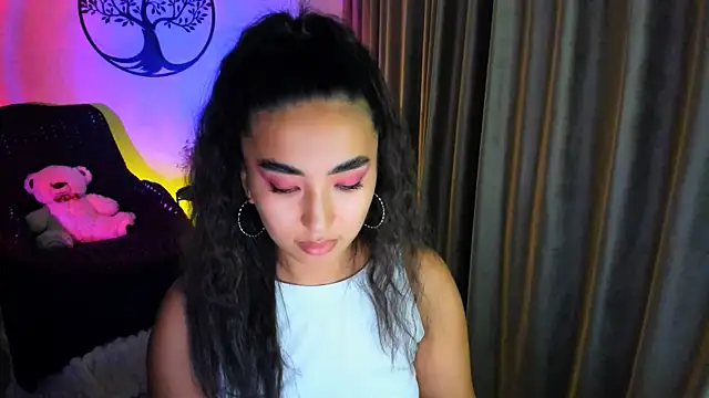 worldofkim online show from November 2025 08:09:01 PM