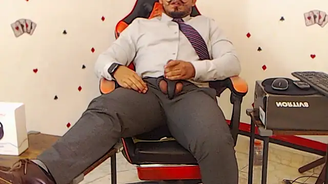 Snapshot of KalethBigDick chatting on January 2025 04:32:02 PM KalethBigDick online show from January 2025 04:32:02 PM