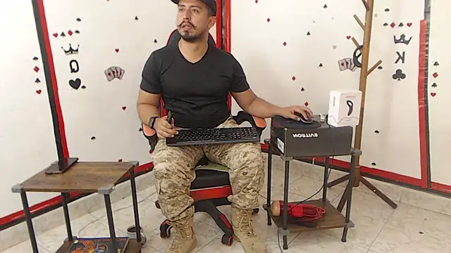 Snapshot of KalethBigDick chatting on February 2025 01:44:01 PM KalethBigDick online show from February 2025 01:44:01 PM