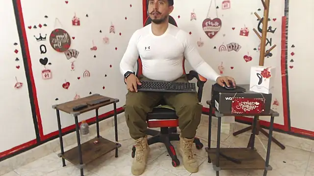 Snapshot of KalethBigDick chatting on February 2025 11:41:02 AM KalethBigDick online show from February 2025 11:41:02 AM