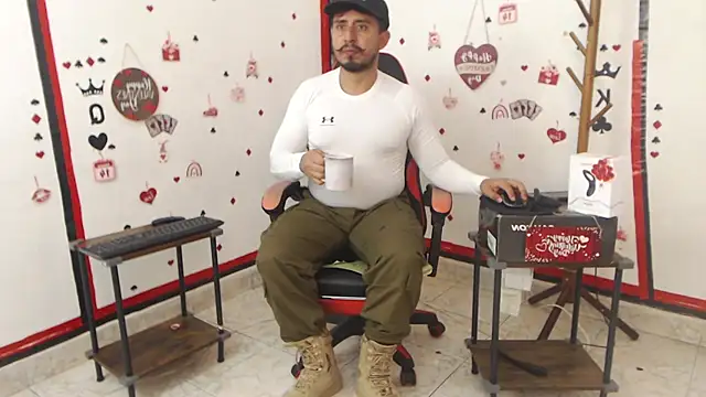 Snapshot of KalethBigDick chatting on February 2025 08:20:02 PM KalethBigDick online show from February 2025 08:20:02 PM