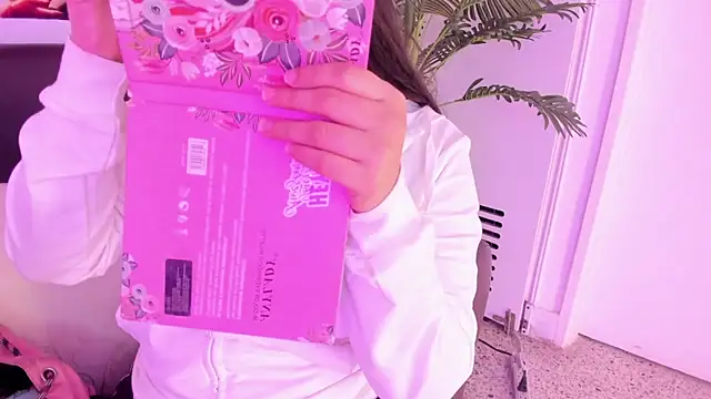 Snapshot of Miia_Thompsonn chatting on December 2024 03:09:01 AM Miia Thompsonn online show from December 2024 03:09:01 AM