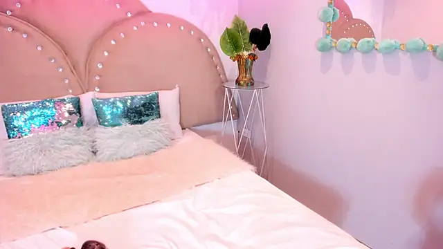 Snapshot of Miia_Thompsonn chatting on October 2025 03:12:02 AM Miia Thompsonn online show from October 2025 03:12:02 AM