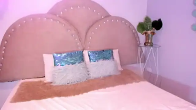 Miia Thompsonn online show from March 2026 10:25:01 PM