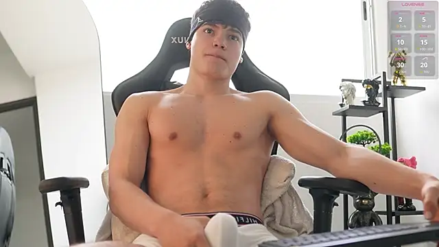 Max cortes1 online show from October 2025 03:45:02 PM