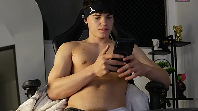 Max cortes1 online show from October 2025 12:47:01 AM