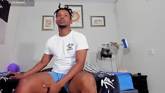 AlejoKhalifa  online show from November 2025 09:20:02 AM