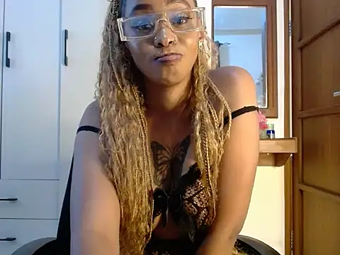 Snapshot of queencydoll chatting on June 2026 02:33:01 PM queencydoll online show from June 2026 02:33:01 PM