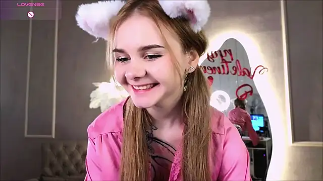 Britney Lynch online show from February 2025 08:45:01 PM