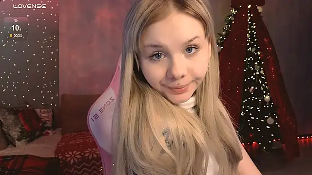 Britney Lynch online show from December 2025 07:07:01 PM