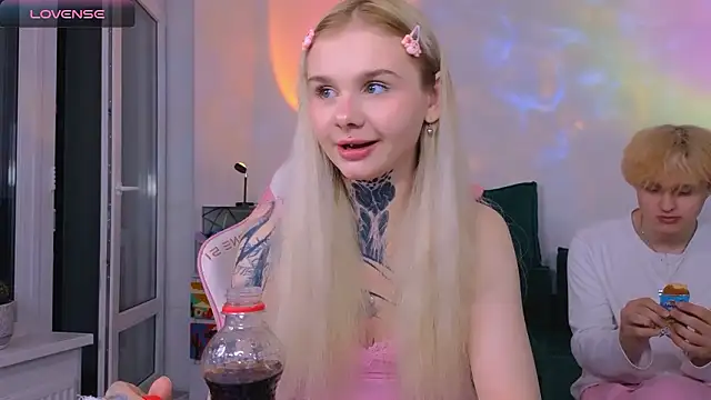 Britney Lynch online show from March 2026 07:09:01 PM