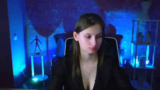 EllaHorton online show from February 2025 12:28:01 PM