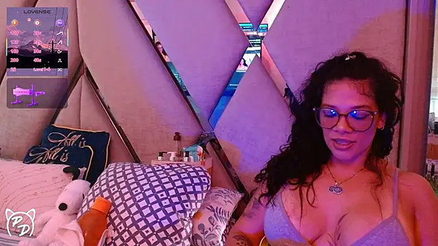 Snapshot of paula_daniela1 chatting on July 2026 09:43:01 PM paula daniela1 online show from July 2026 09:43:01 PM
