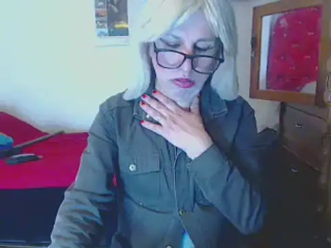 Snapshot of LorenJade chatting on December 2024 11:42:02 PM LorenJade online show from December 2024 11:42:02 PM