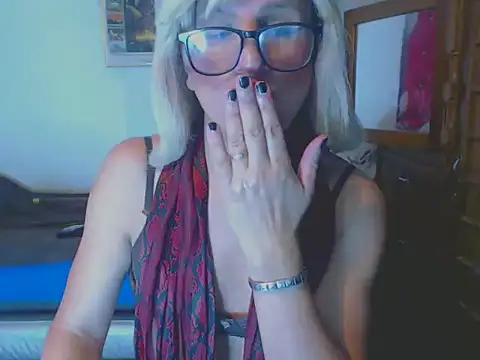 Snapshot of LorenJade chatting on March 2025 12:10:01 AM LorenJade online show from March 2025 12:10:01 AM