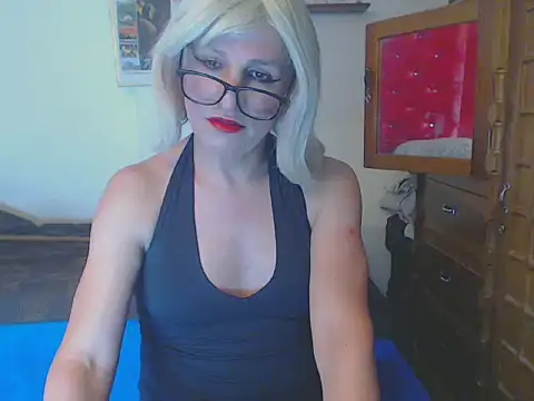 Snapshot of LorenJade chatting on March 2025 07:14:01 AM LorenJade online show from March 2025 07:14:01 AM