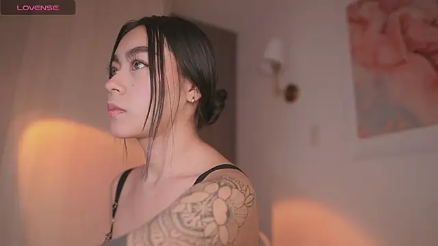 GigiLee  online show from October 2025 10:32:02 PM