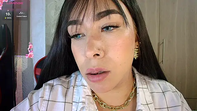 leahtemptation3 online show from May 2026 12:18:01 AM