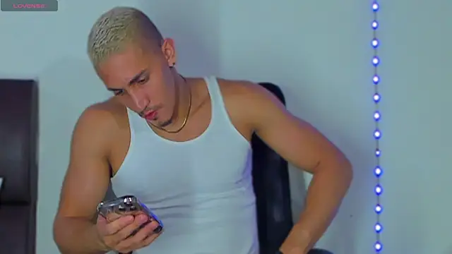 MikeRoss7777 online show from February 2025 09:58:01 AM