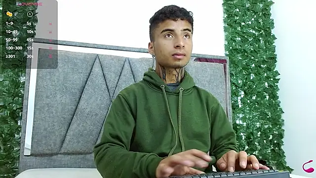 Snapshot of JuanCamiilo_66 chatting on December 2024 04:23:02 AM JuanCamiilo 66 online show from December 2024 04:23:02 AM