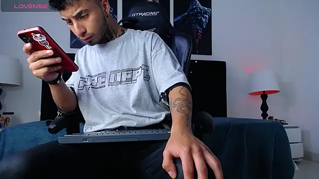 Snapshot of JuanCamiilo_66 chatting on February 2025 06:51:01 PM JuanCamiilo 66 online show from February 2025 06:51:01 PM