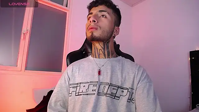 Snapshot of JuanCamiilo_66 chatting on February 2025 04:48:02 AM JuanCamiilo 66 online show from February 2025 04:48:02 AM