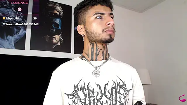 Snapshot of JuanCamiilo_66 chatting on February 2025 10:42:02 PM JuanCamiilo 66 online show from February 2025 10:42:02 PM