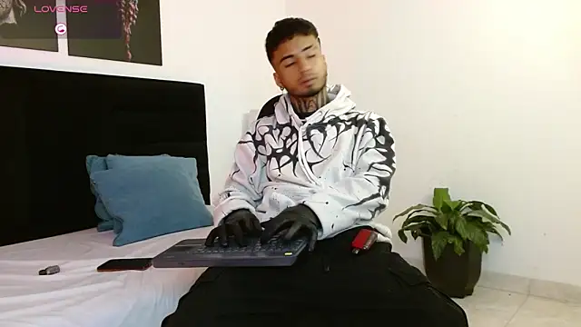 Snapshot of JuanCamiilo_66 chatting on February 2025 07:48:02 AM JuanCamiilo 66 online show from February 2025 07:48:02 AM