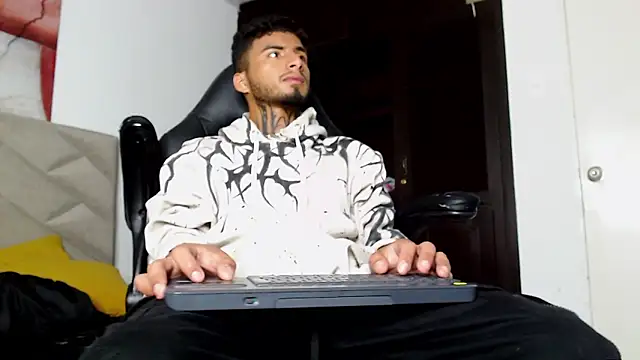 Snapshot of JuanCamiilo_66 chatting on March 2025 12:32:01 AM JuanCamiilo 66 online show from March 2025 12:32:01 AM