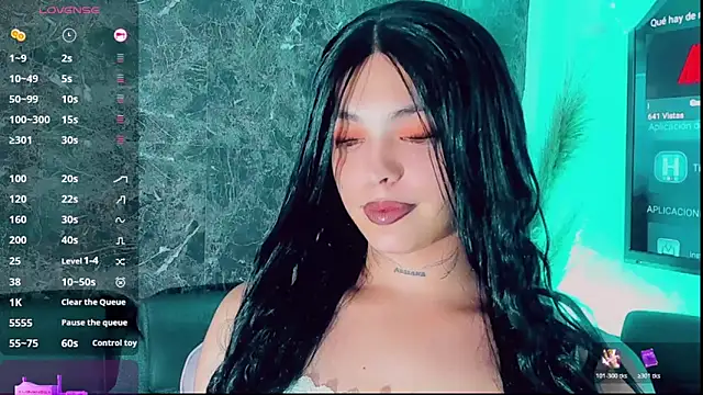 Emmaa Saenz  online show from December 2025 10:25:02 PM