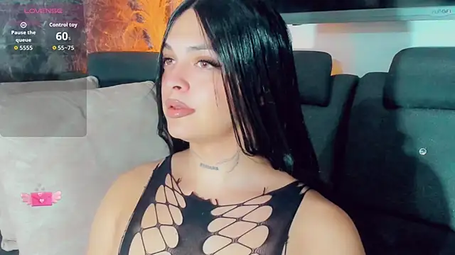 Snapshot of Emmaa_Saenz_ chatting on May 2026 10:40:01 PM Emmaa Saenz online show from May 2026 10:40:01 PM