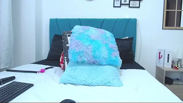 kamila lopez online show from January 2025 01:52:01 AM