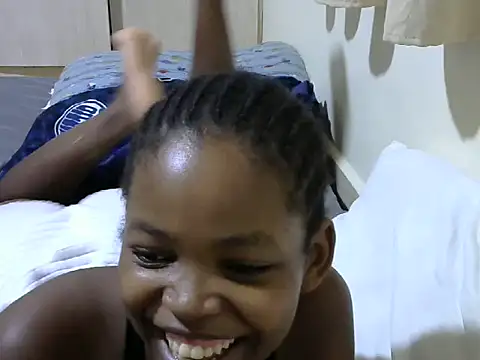 Snapshot of queen-sasha chatting on February 2025 01:00:02 PM queen-sasha online show from February 2025 01:00:02 PM