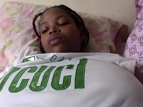 Snapshot of queen-sasha chatting on October 2025 07:11:02 PM queen-sasha online show from October 2025 07:11:02 PM