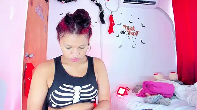 Emily Coper18 online show from October 2025 01:21:01 PM