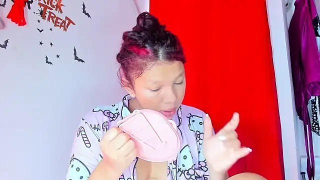 Emily Coper18 online show from October 2025 01:22:02 PM