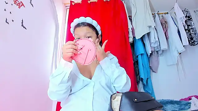 Emily Coper18 online show from November 2025 01:22:02 PM