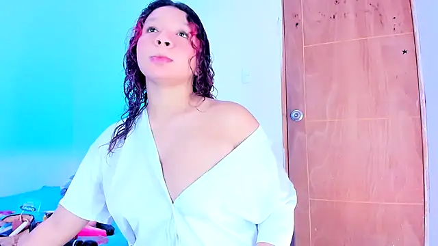 Emily Coper18 online show from May 2026 05:53:01 PM