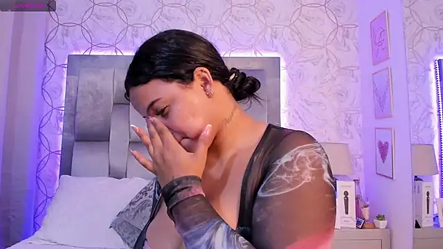 Snapshot of EmmaWeest chatting on December 2024 08:10:02 PM EmmaWeest online show from December 2024 08:10:02 PM