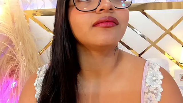 Snapshot of EmmaWeest chatting on September 2025 10:44:02 PM EmmaWeest online show from September 2025 10:44:02 PM