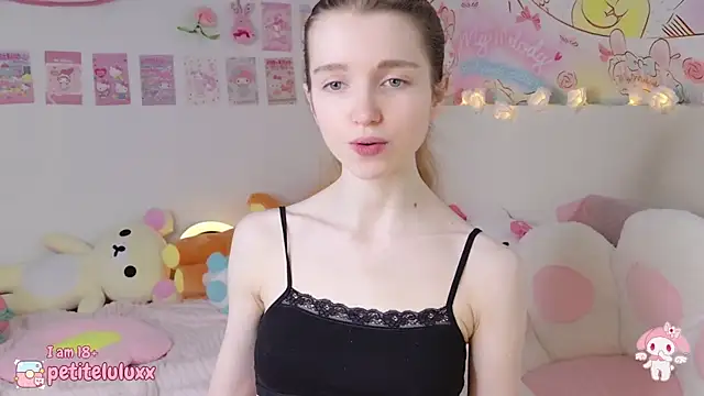 petiteluluxx online show from February 2025 09:00:02 AM