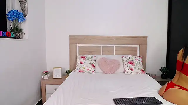 AylinRoss online show from September 2025 06:54:01 PM